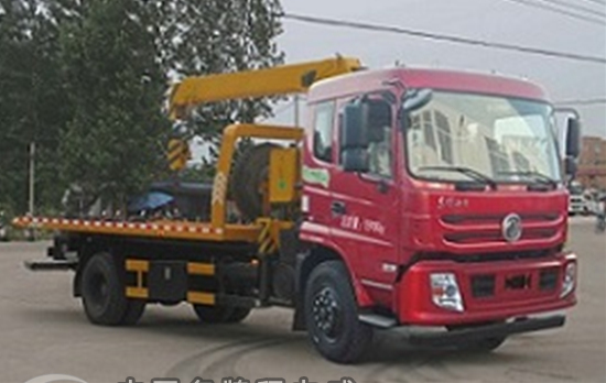 東風(fēng)多利卡帶吊一拖二清障車