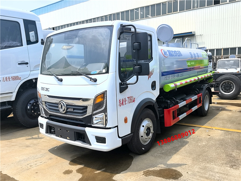 東風多利卡5噸灑水車